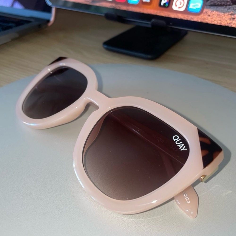 NEW Quay pink sunglasses